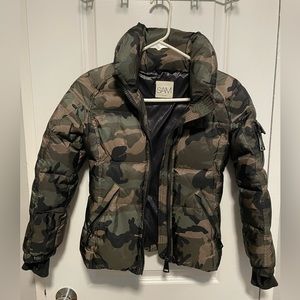 SAM girls camo puffer SIZE 10